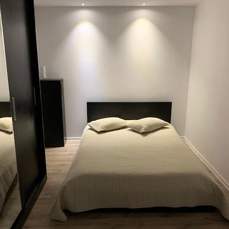 Apartment City Center Пітешть Екстер'єр фото